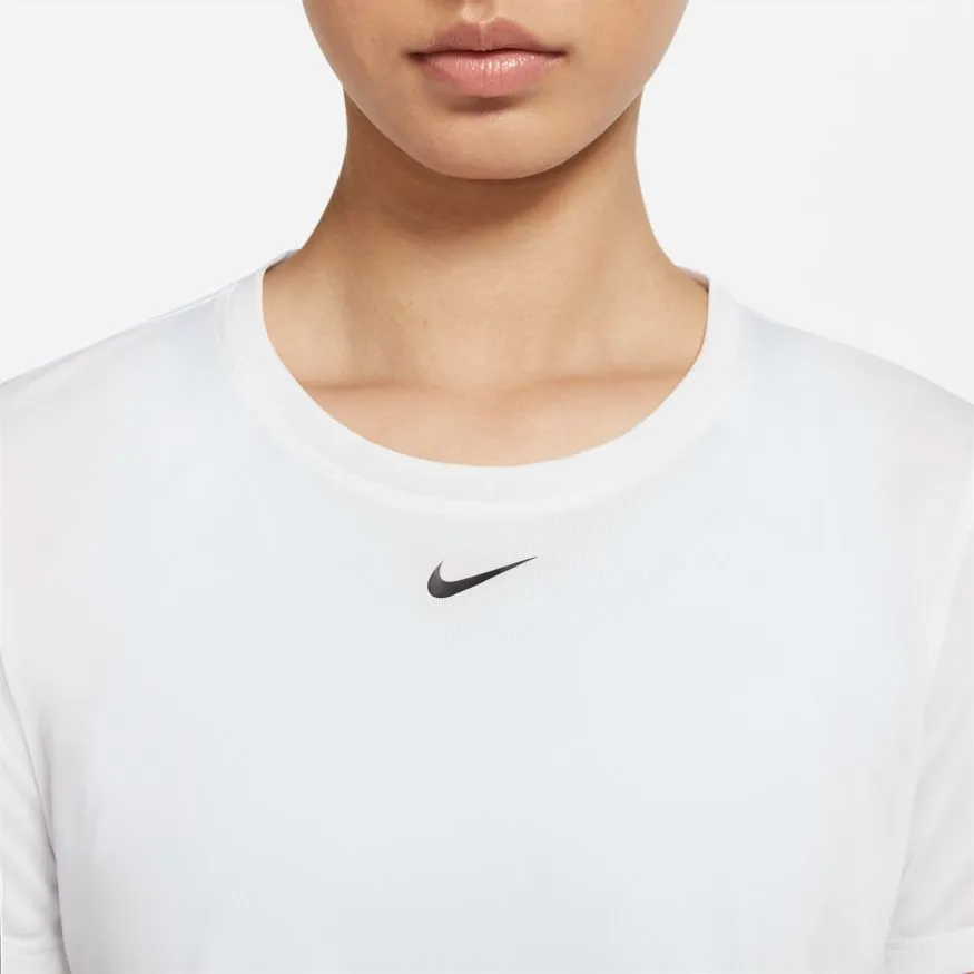 Nike Women's Standard Fit Short-Sleeve Cropped Top